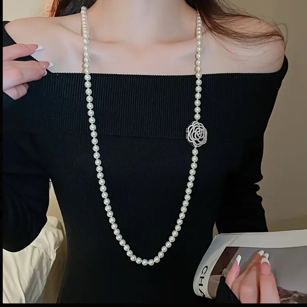 NWOT Elegant Faux Pearl Necklace with Silver Rose Pendant